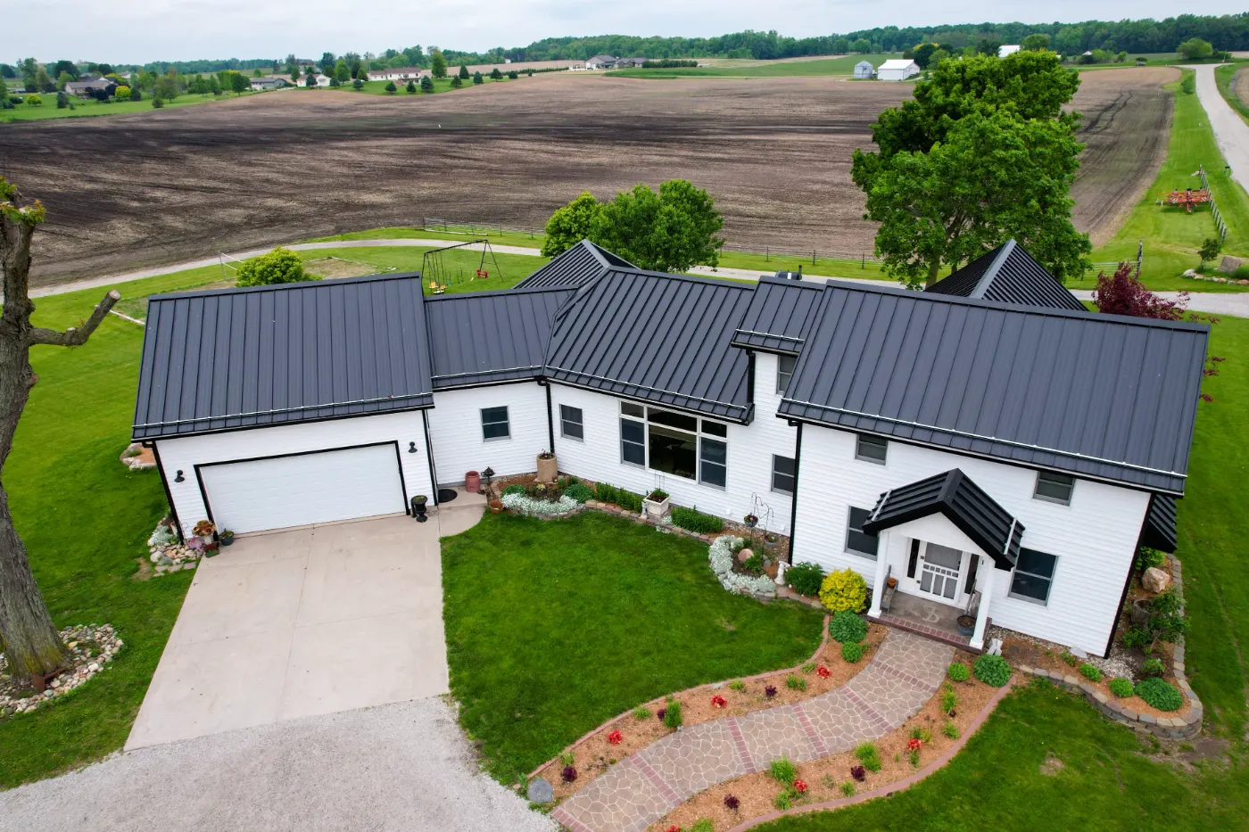 Manufacturer-certified roof installation in Holliday Farms